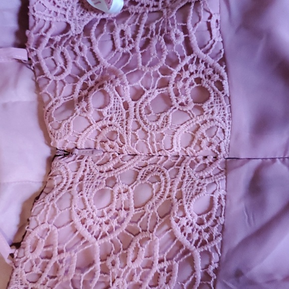 Gown - Picture 5 of 6